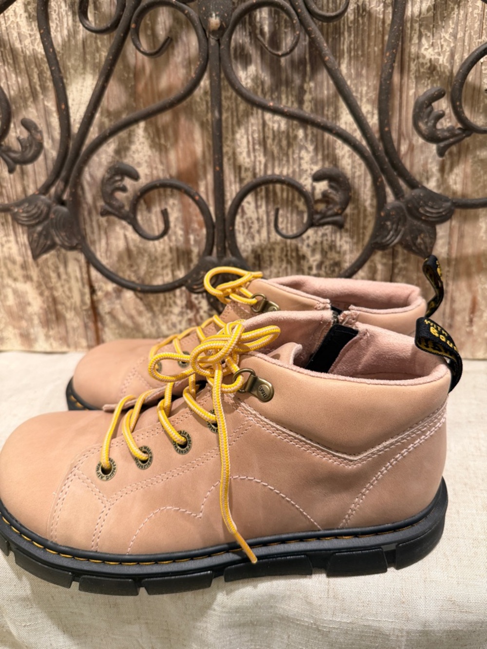 Pink Nubuck Lace-Up JUNIOR RAFFE
Church Wilderness Leather Boots dr marten 7 - Picture 2 of 11